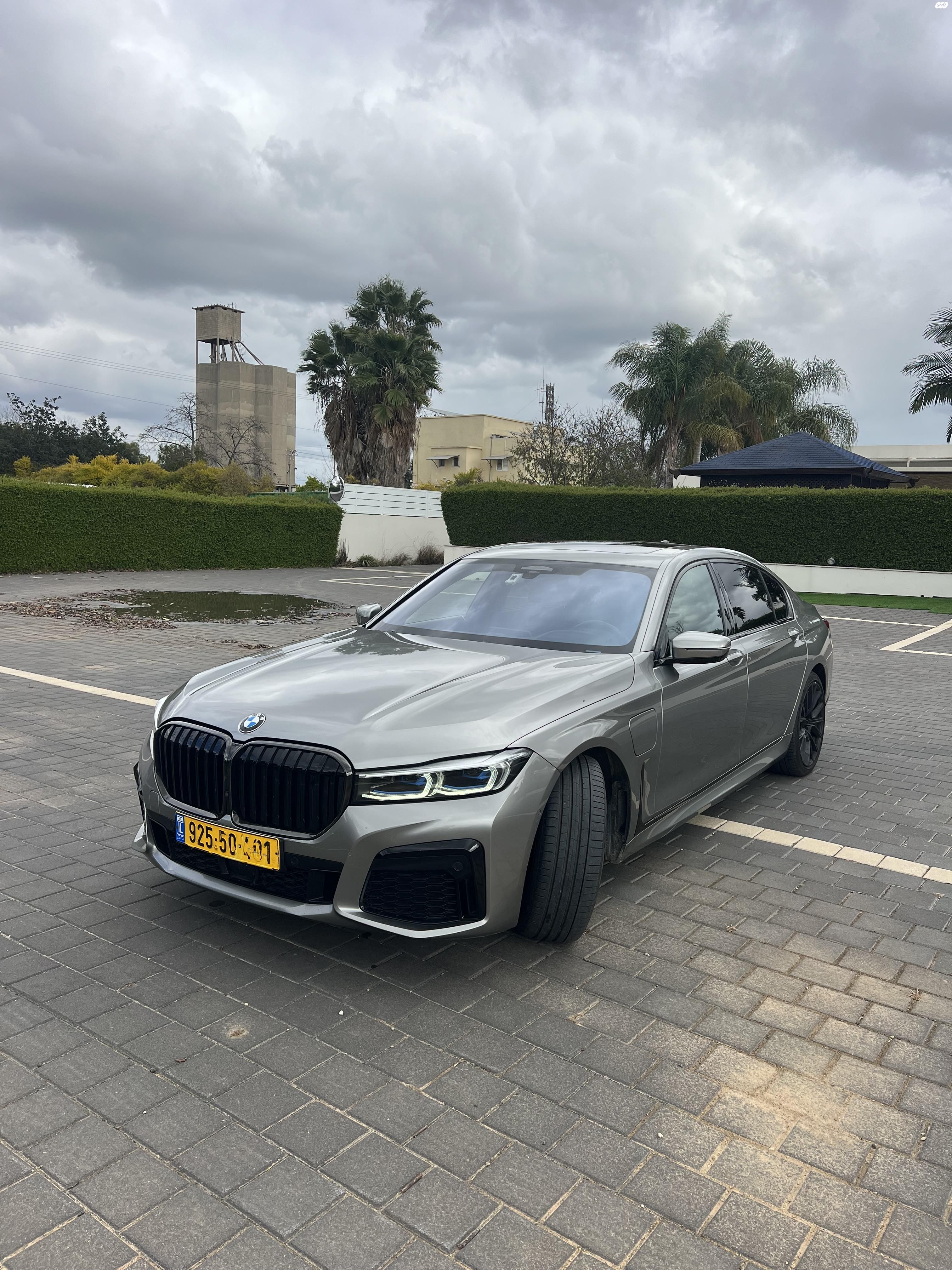 מודעת רכב ב מ וו סדרה 7