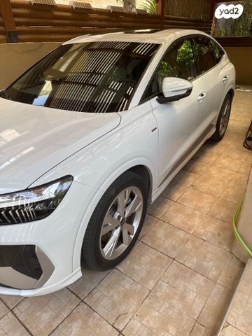 מודעת רכב אאודי Q4 e-tron