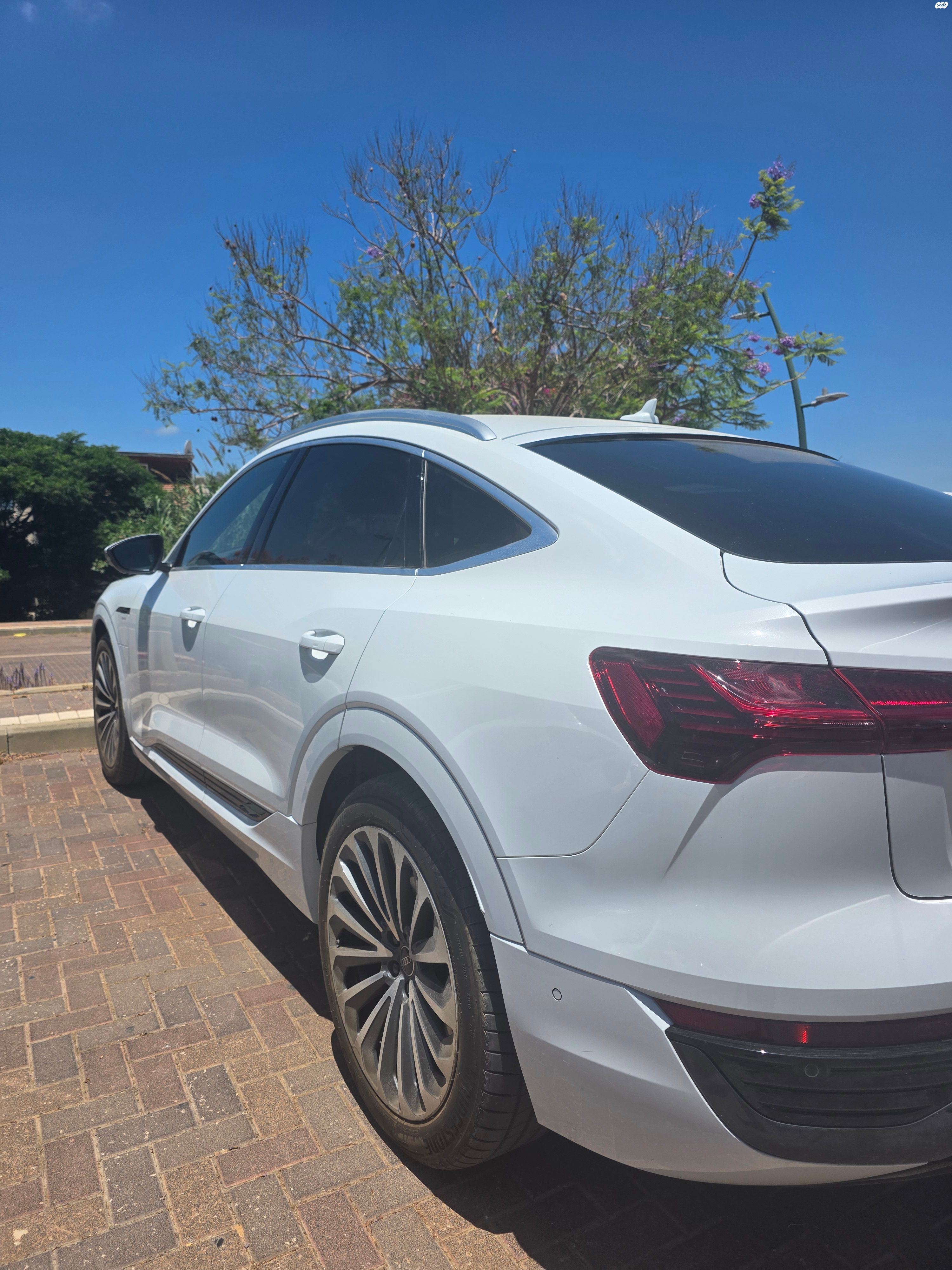 מודעת רכב אאודי Q8 e-tron