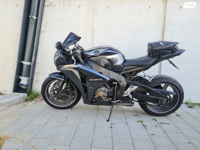 מודעת רכב הונדה CBR1000RR