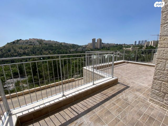 אדמונד סחייק 11