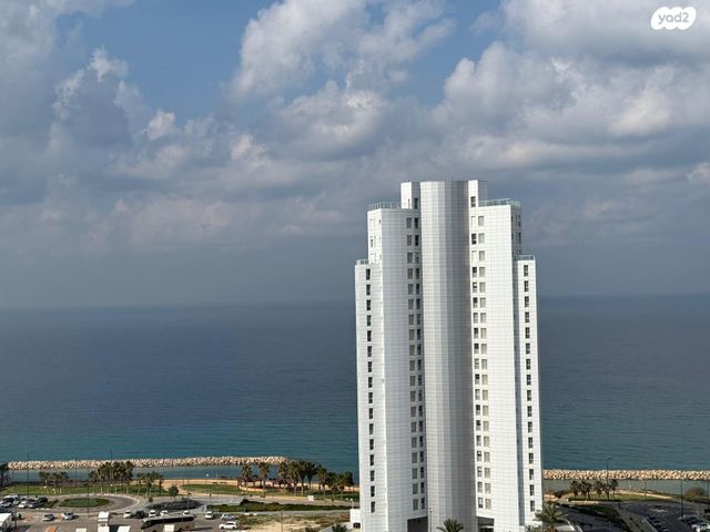 דירה, שדרות בן אב"י 24, נוף הטיילת, נתניה