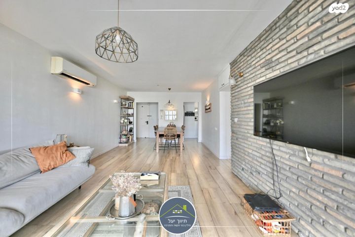 דירה, עין חנוך, גבעת סביון, גני תקווה