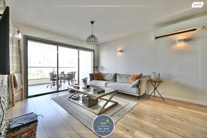 דירה, עין חנוך, גבעת סביון, גני תקווה