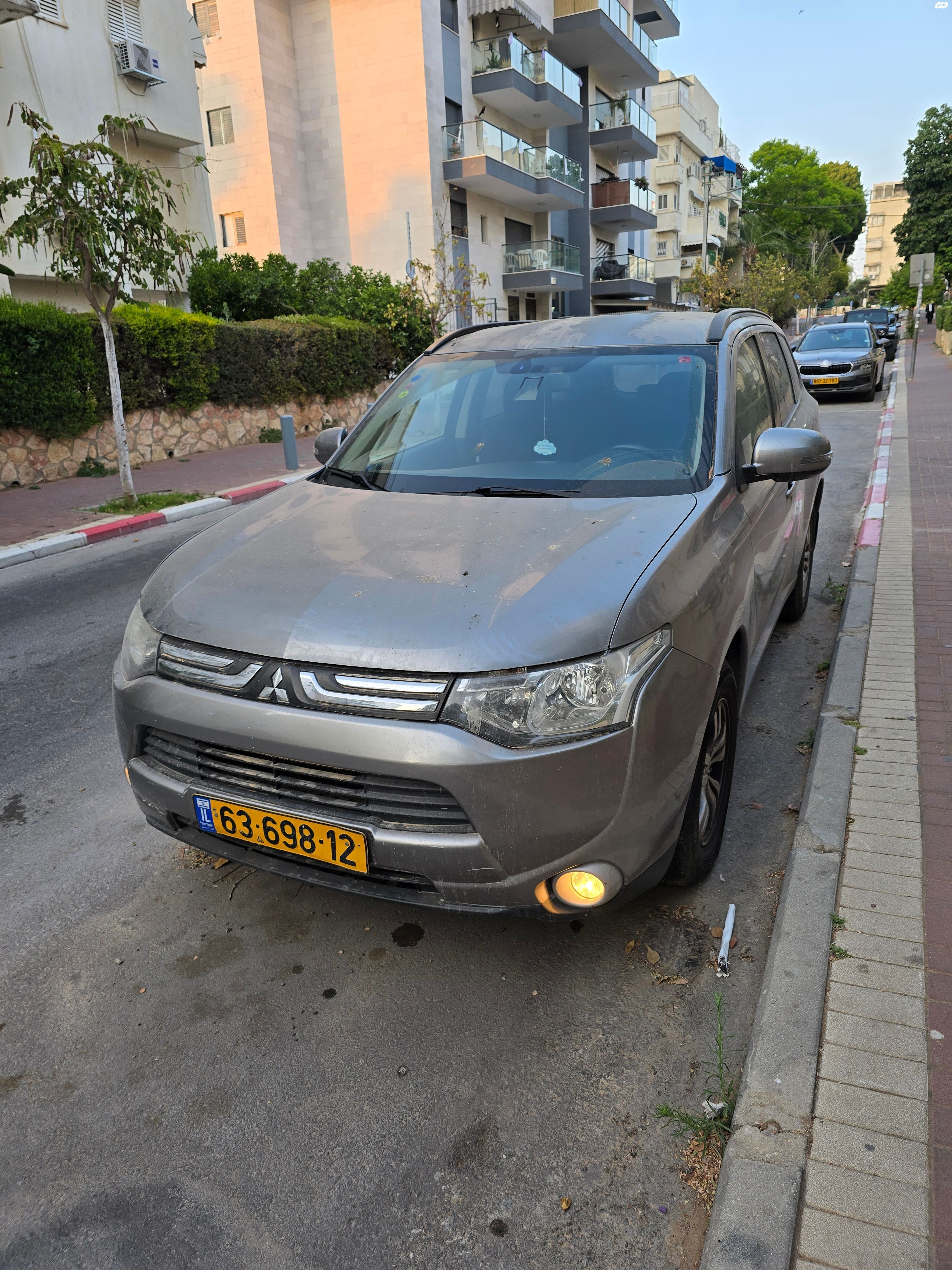 מודעת רכב מיצובישי אאוטלנדר