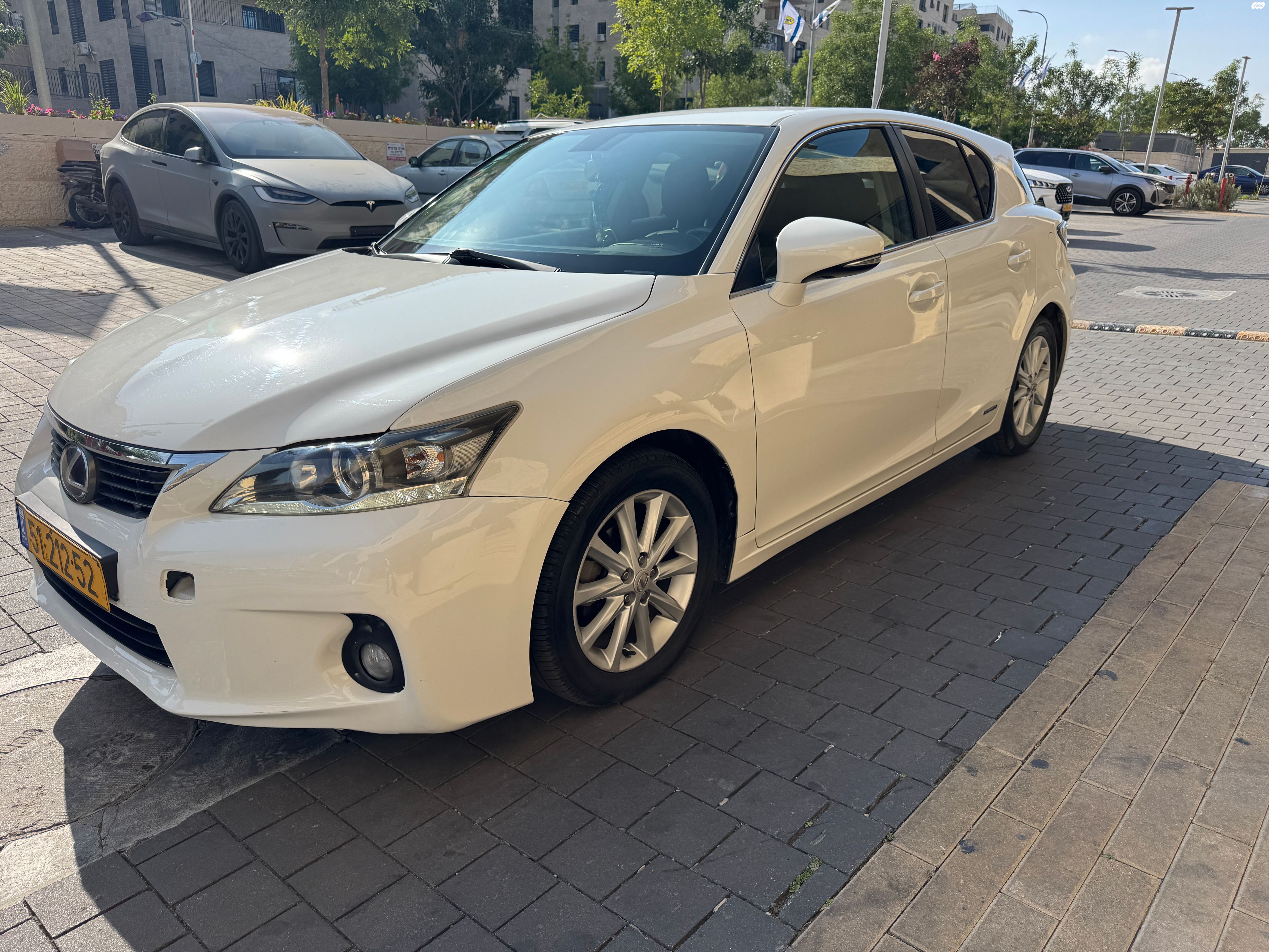 מודעת רכב לקסוס CT