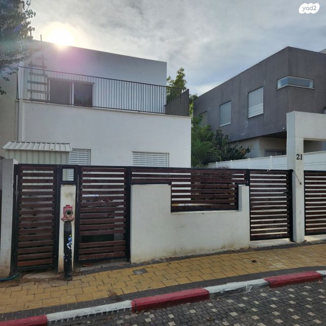שושנת העמקים 21