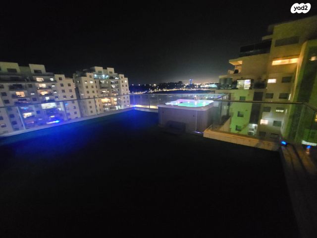 גג/ פנטהאוז, התורן 4, נאות רבין, יבנה