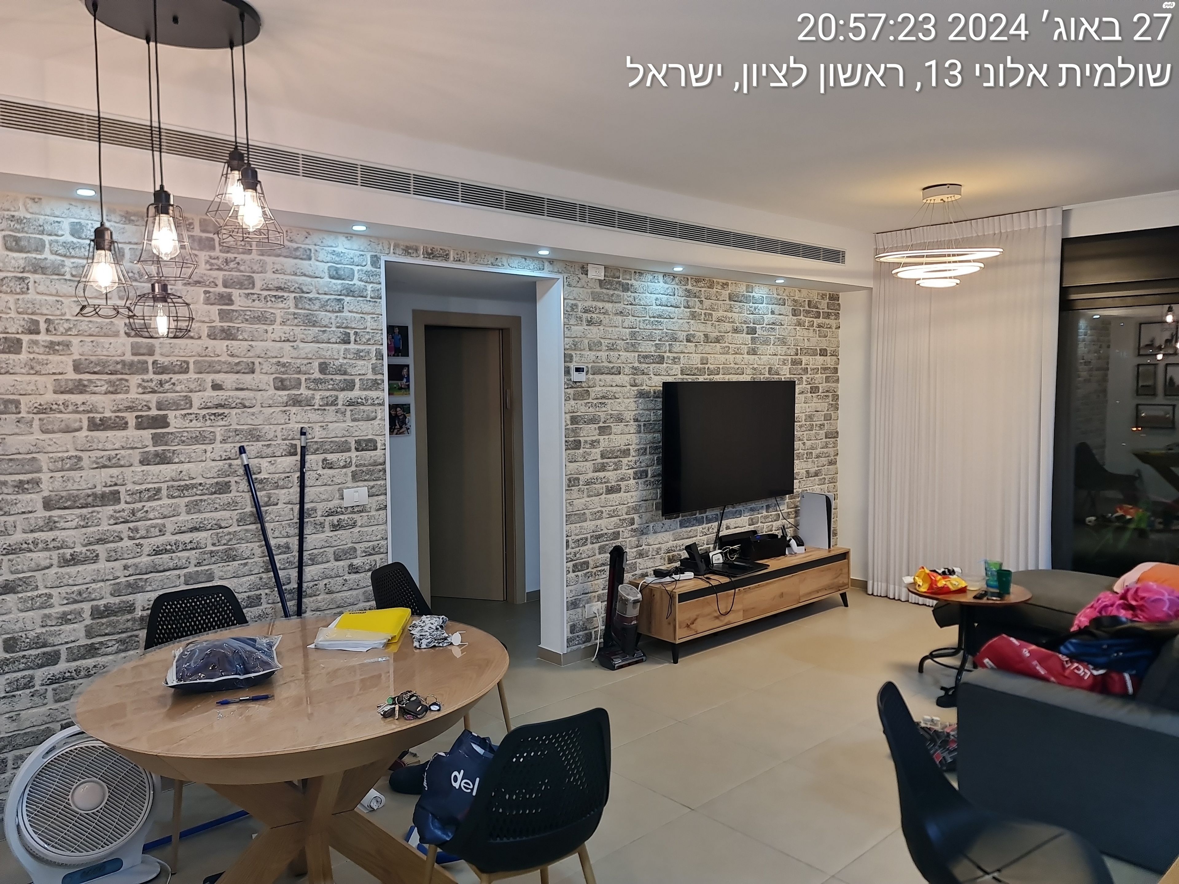 שולמית אלוני 13