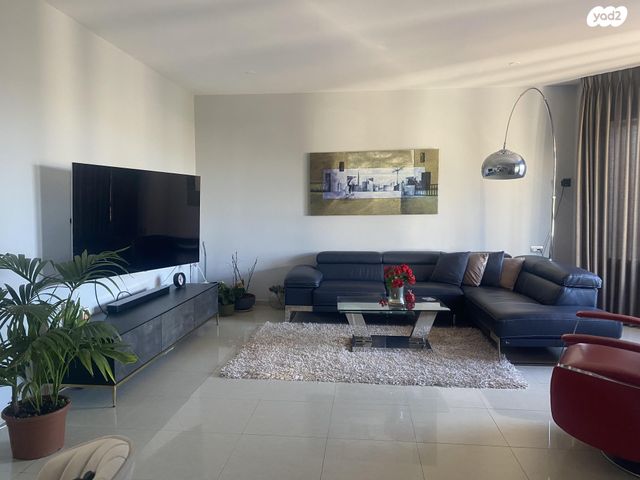 בית פרטי/ קוטג', החרוב 4, רובע ד', אריאל