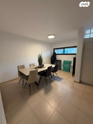 בית פרטי/ קוטג', אחד העם, אזור