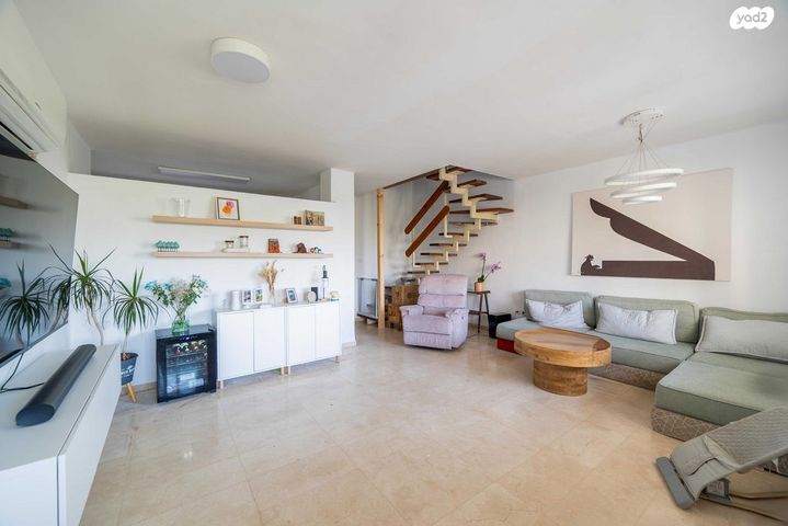 גג/ פנטהאוז, ארלוזורוב, גבעתיים