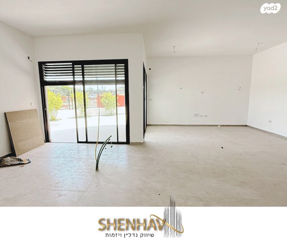 דו משפחתי, תל מונד