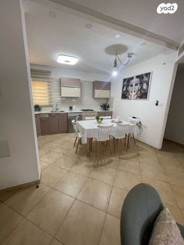 גדרה הצעירה