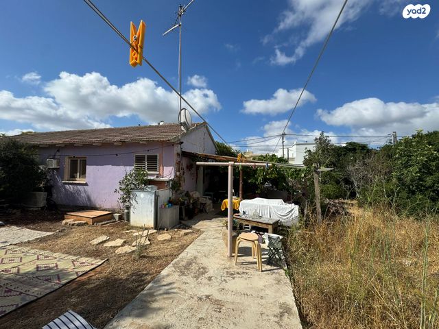 מגרשים, רמז, נווה רמז, זכרון יעקב