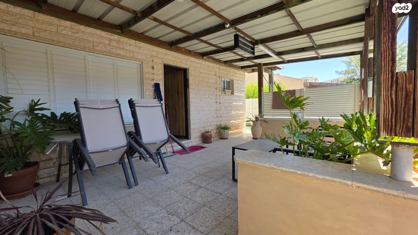 דו משפחתי, גבים, ערד