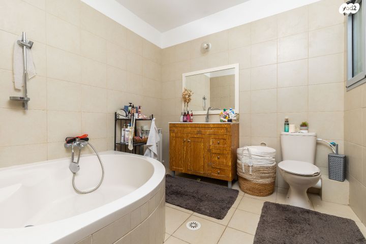 דירה, הבבא סאלי, חומת שמואל, הר חומה, ירושלים