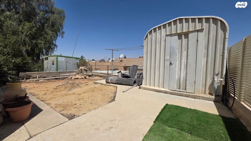 דו משפחתי, גבים, ערד