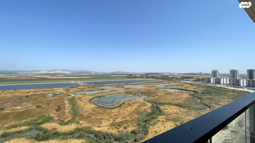 דירה, אריק אינשטיין, נאות אפק, אפקה, קרית ביאליק