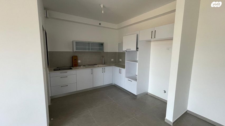 דירה, אריק אינשטיין, נאות אפק, אפקה, קרית ביאליק