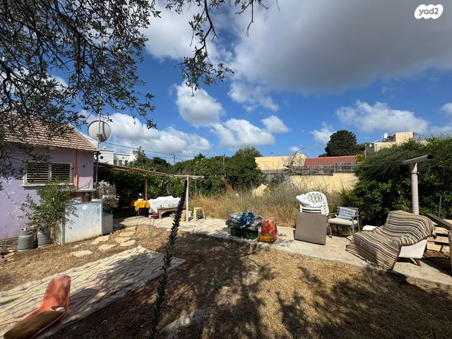 מגרשים, רמז, נווה רמז, זכרון יעקב