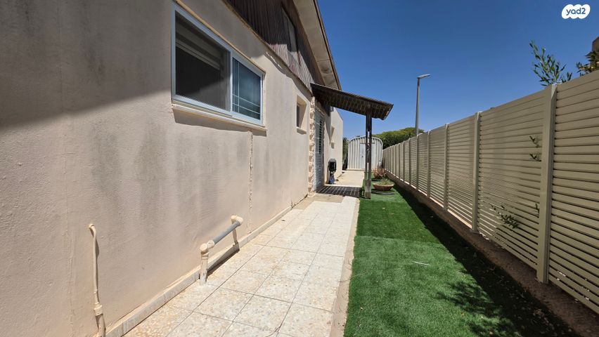 דו משפחתי, גבים, ערד