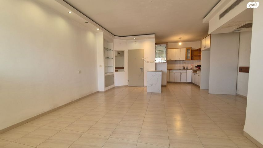 דירה, גולדה מאיר, שיכון עובדים, טבריה