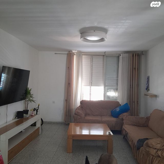 דירה, כובשי החרמון, שעריים, רחובות