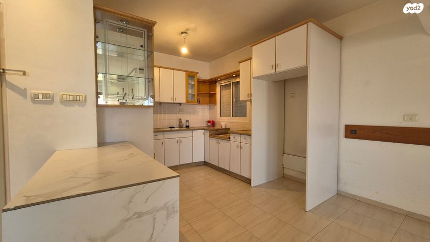 דירה, גולדה מאיר, שיכון עובדים, טבריה