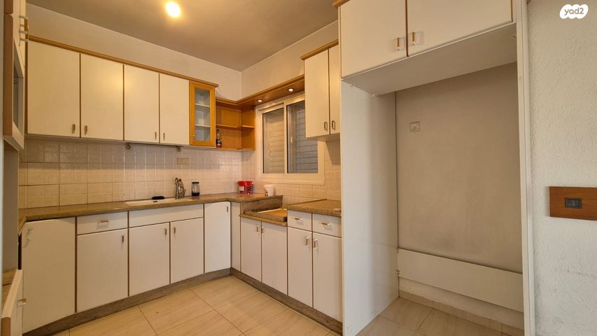 דירה, גולדה מאיר, שיכון עובדים, טבריה