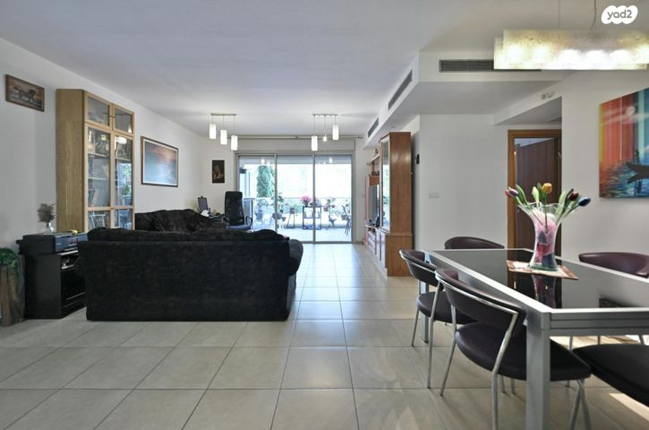 דירה, שדרות ששת הימים, כפר סבא