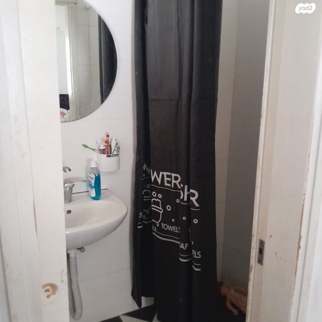 דירה, כובשי החרמון, שעריים, רחובות