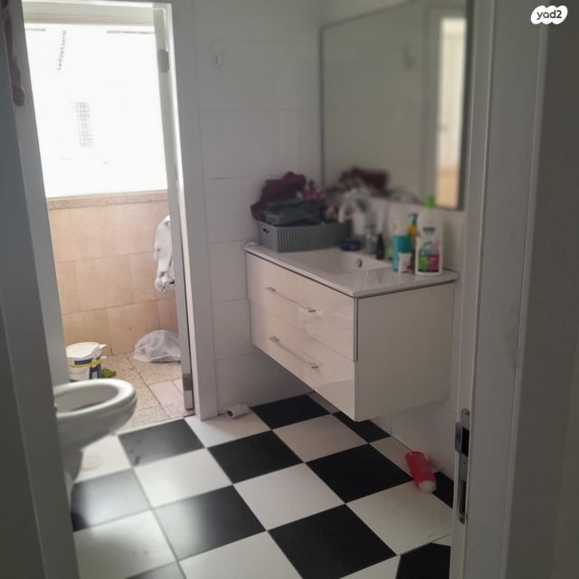 דירה, כובשי החרמון, שעריים, רחובות