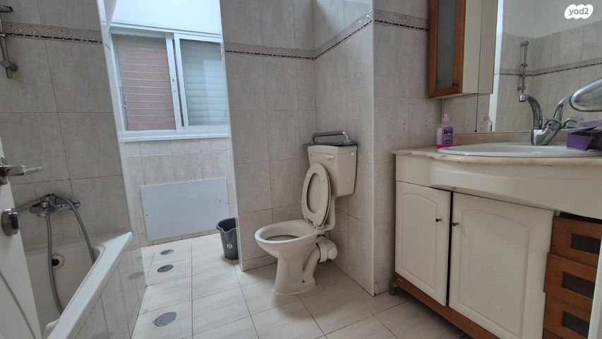 דירה, גולדה מאיר, שיכון עובדים, טבריה