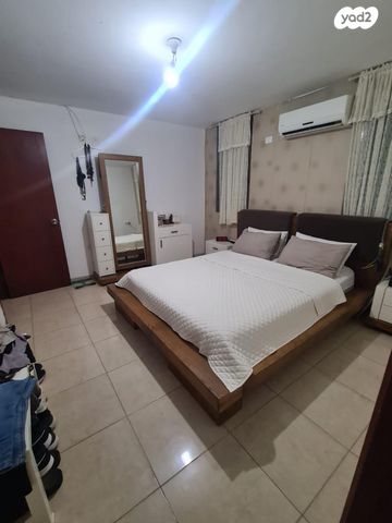 דו משפחתי, נופית, נופית