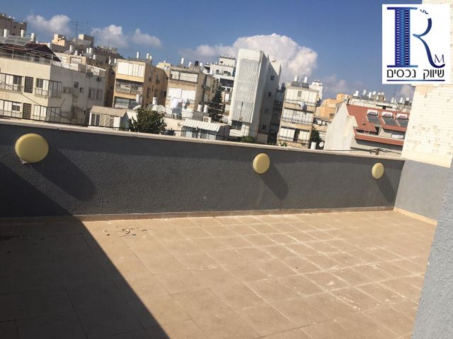 גג/ פנטהאוז, תל חי 3, מרכז, קרית עבודה, חולון