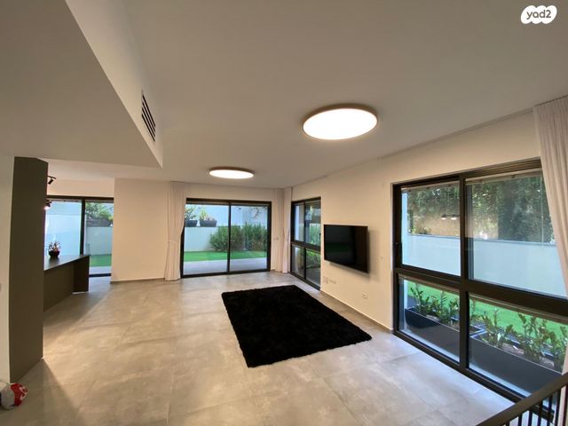 דירת גן, גולן, רמת השרון