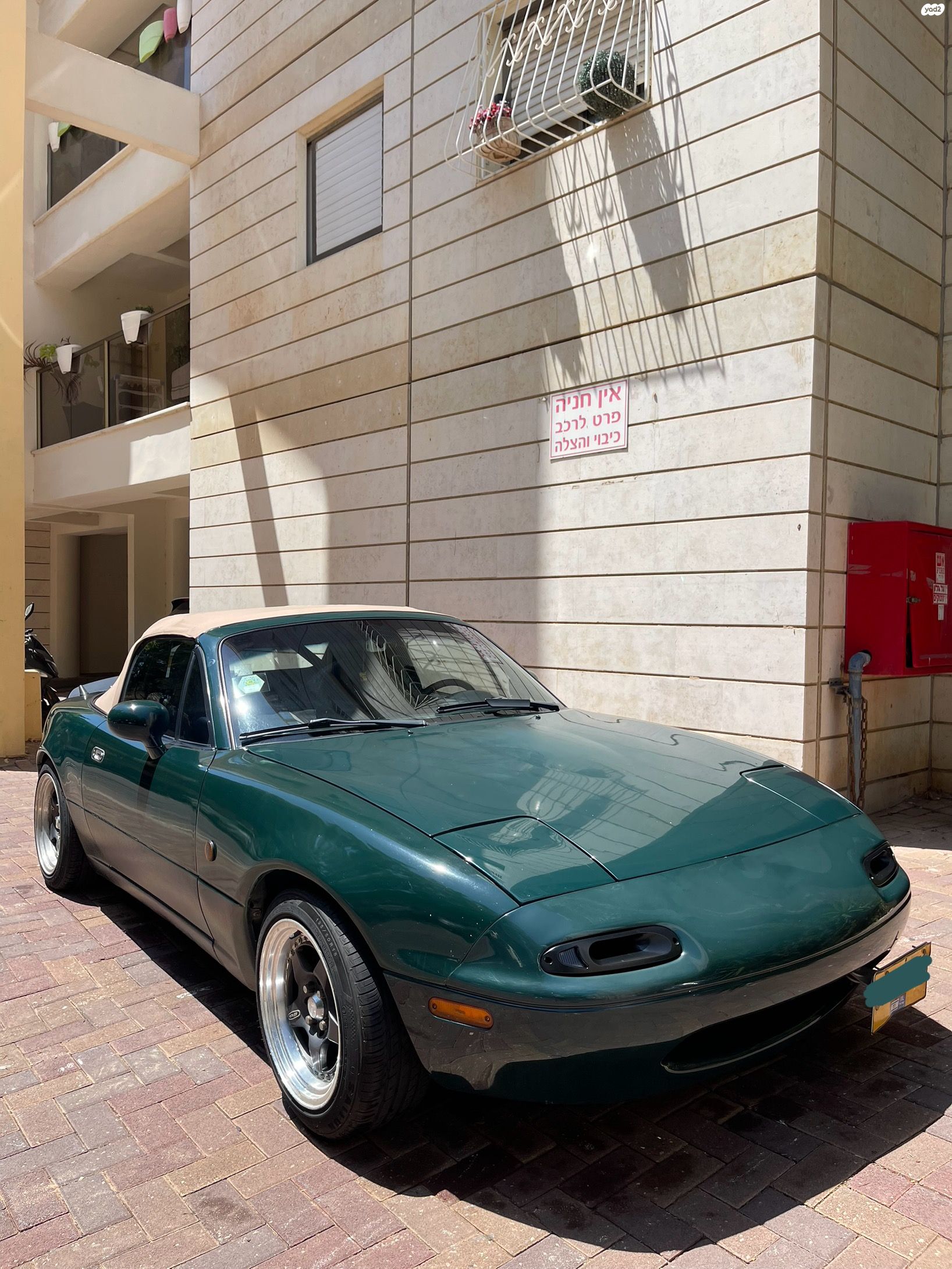 מודעת רכב מאזדה MX-5