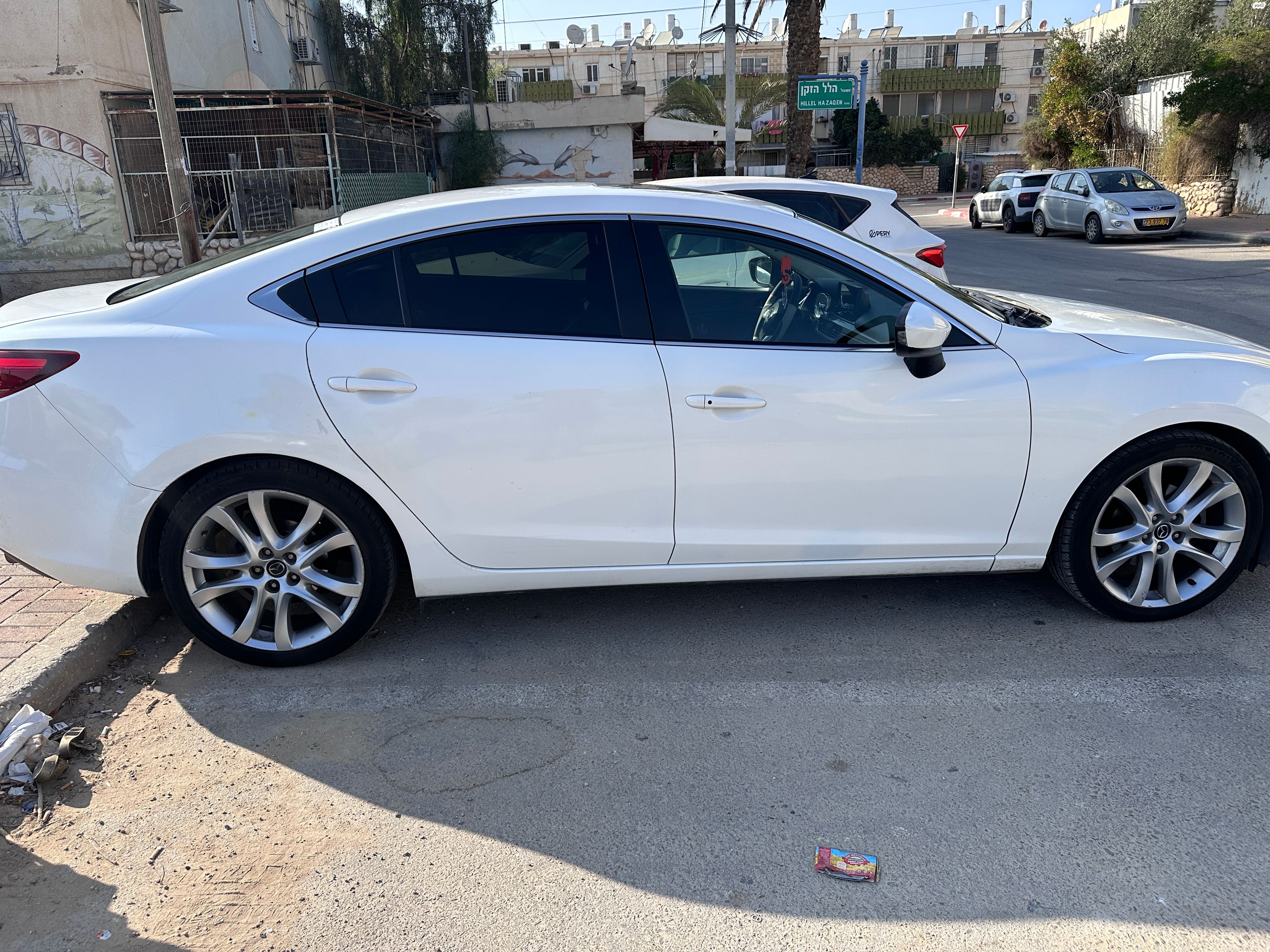 מודעת רכב מאזדה 6