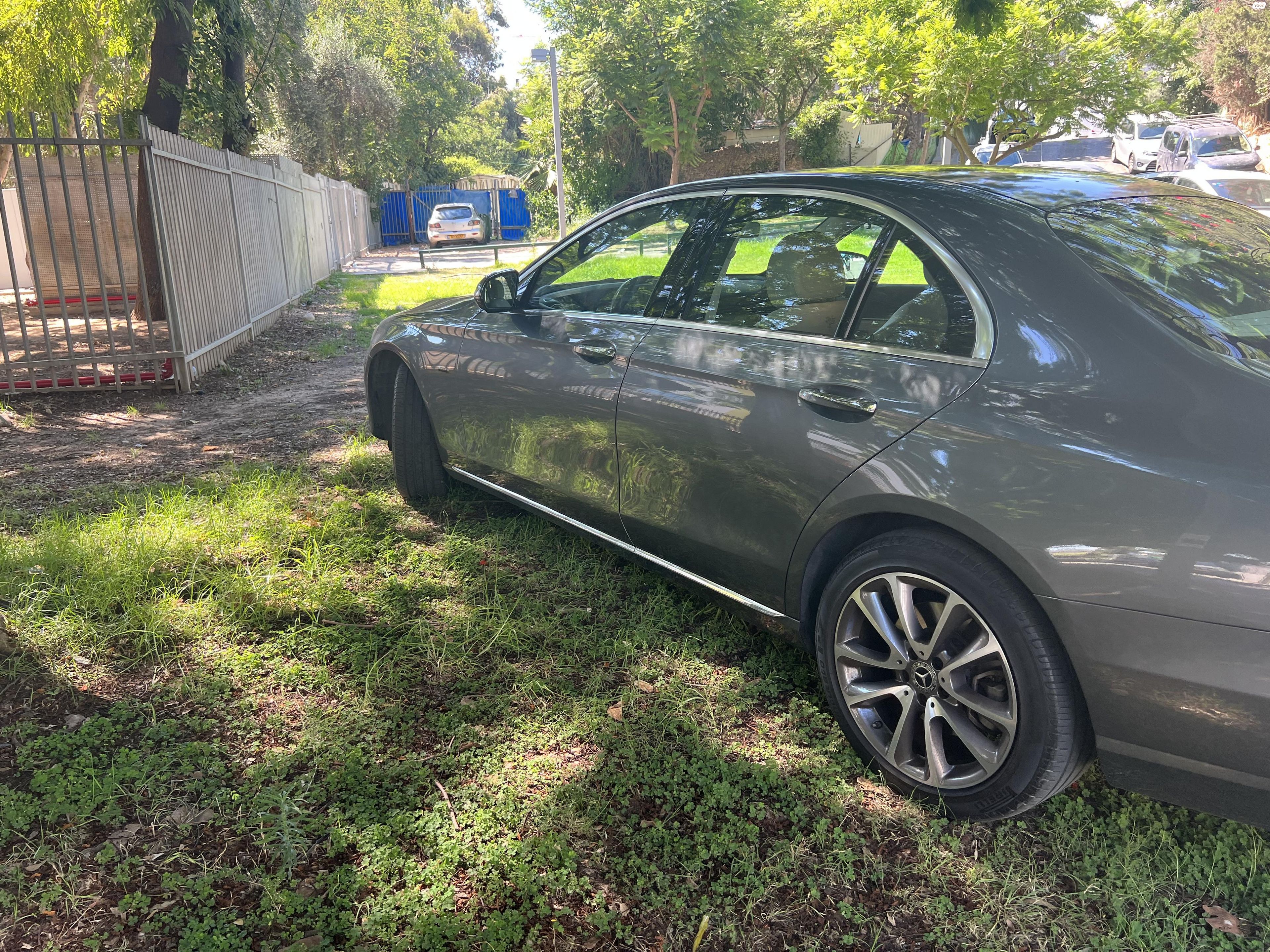 מודעת רכב מרצדס-בנץ E-class