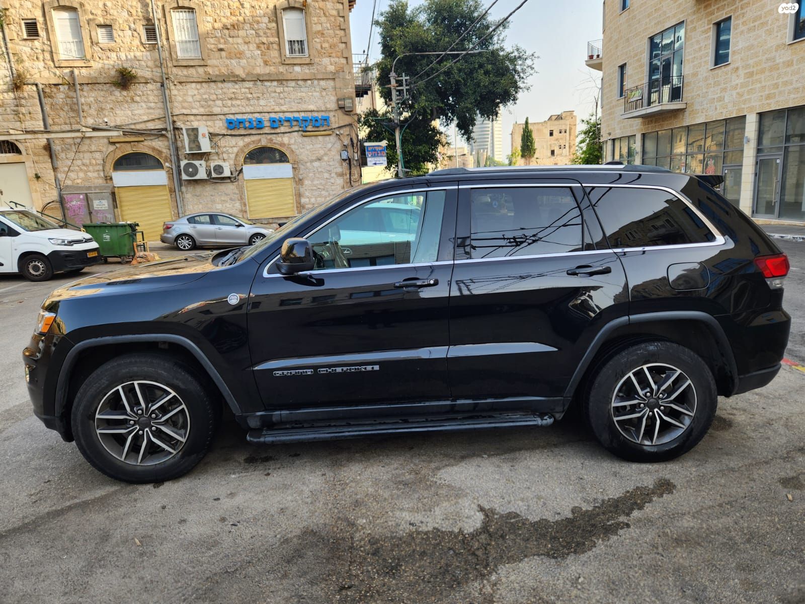 מודעת רכב ג'יפ גרנד צ'ירוקי