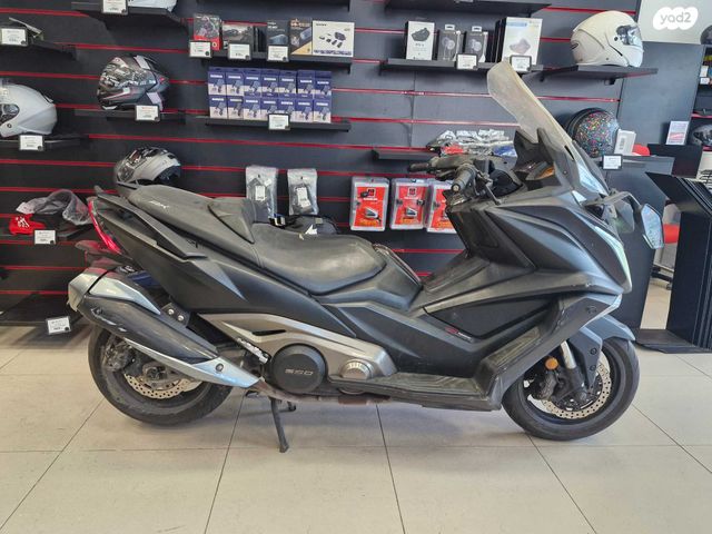 מודעת רכב קימקו AK 550