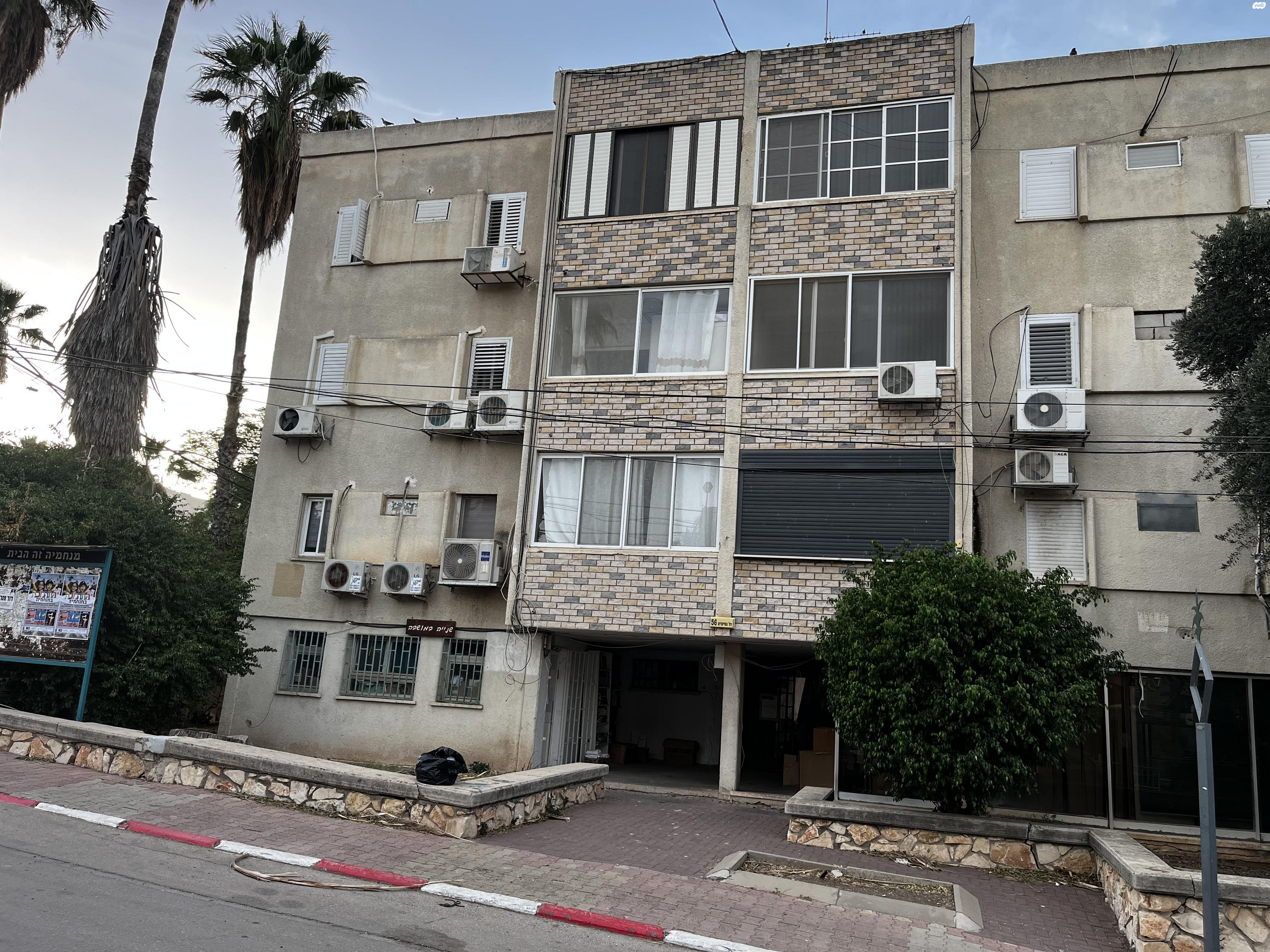 המייסדים 56