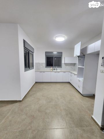 דירה, שדרות מנחם בגין, גבעת אולגה, חדרה