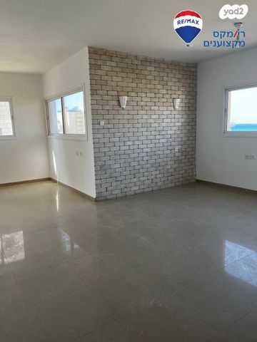 דירה, שדרות מנחם בגין, גבעת אולגה, חדרה