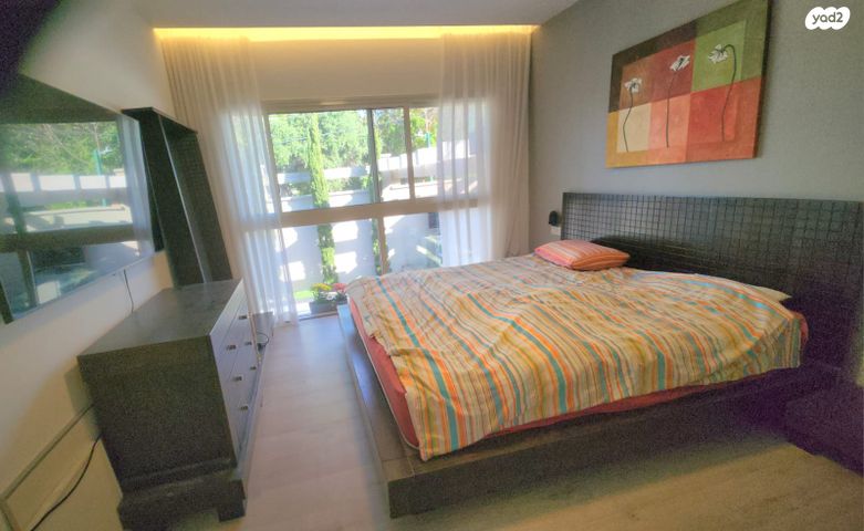 דו משפחתי, נווה מגן, רמת השרון