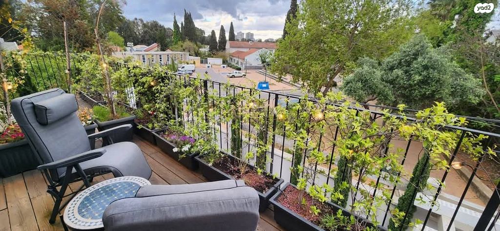 דו משפחתי, נווה מגן, רמת השרון