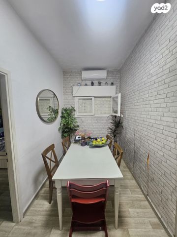 דירה, יד מרדכי, גבעת הרמבם, גבעתיים