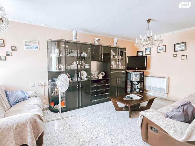 דו משפחתי, קצרין