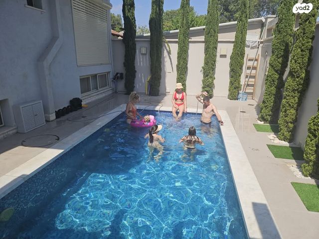 דו משפחתי, נווה מגן, רמת השרון